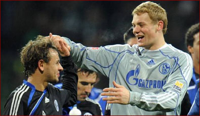 由年轻小将 由年轻小将